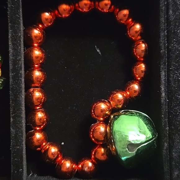 Bundle of Christmas Jewelry ~Earrings, Bracelet, and Brooch - Picture 6 of 8